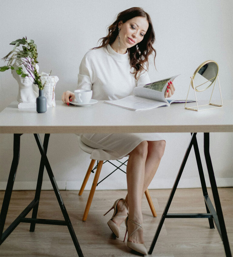 A woman happy at work choosing the right professional organization for women